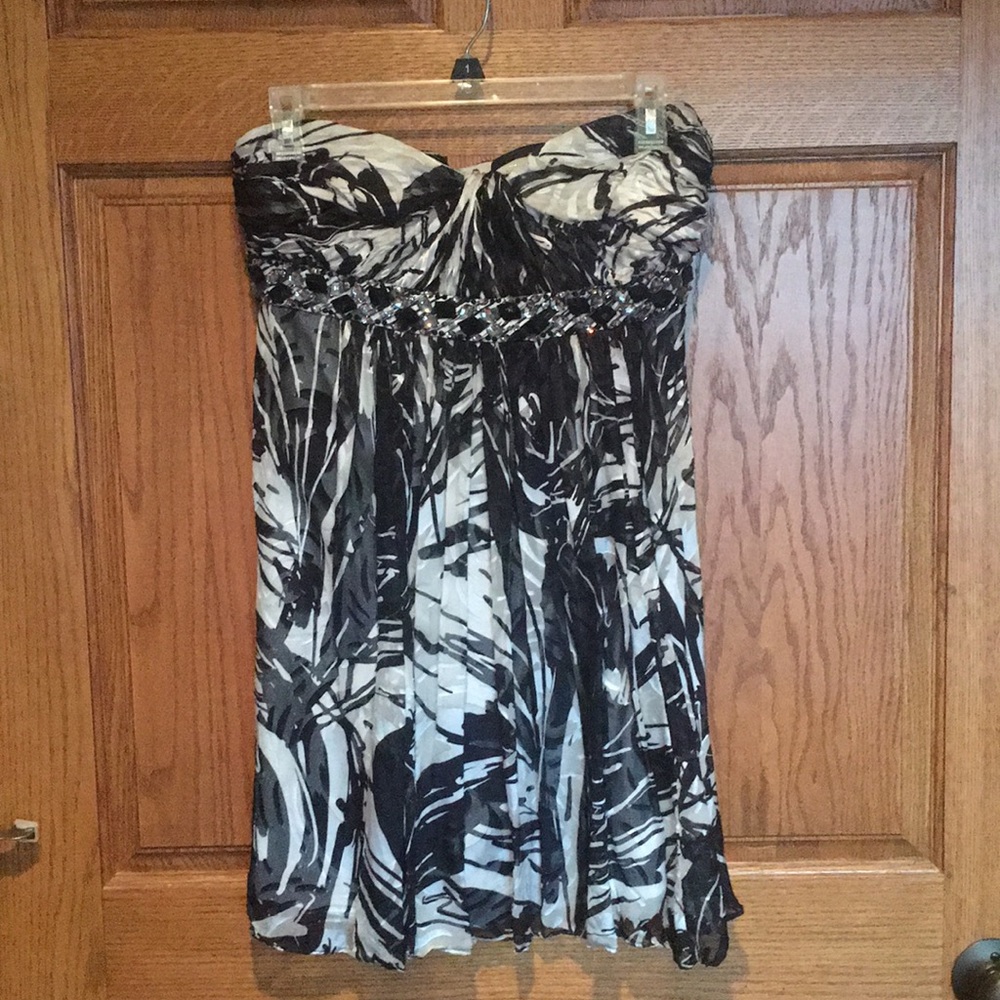🤍🖤BCBG Black and White Cocktail Dress